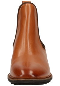 Bruine leren Chelsea boots met een gladde afwerking, elastische zijpanelen en een platte rubberen zool. Het ontwerp heeft een ronde neus en minimale stiksels.