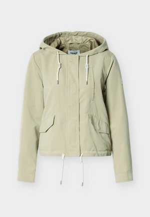 Hellgrüne, kürzere Jacke mit Kapuze, zwei Fronttaschen, verstellbarem Kordelzug und metallischen Akzenten an den Kordelenden.