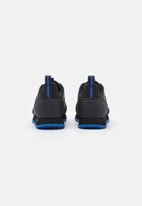 EA7 Emporio Armani LACES UNISEX - Sapatilhas - triple black/baltimora