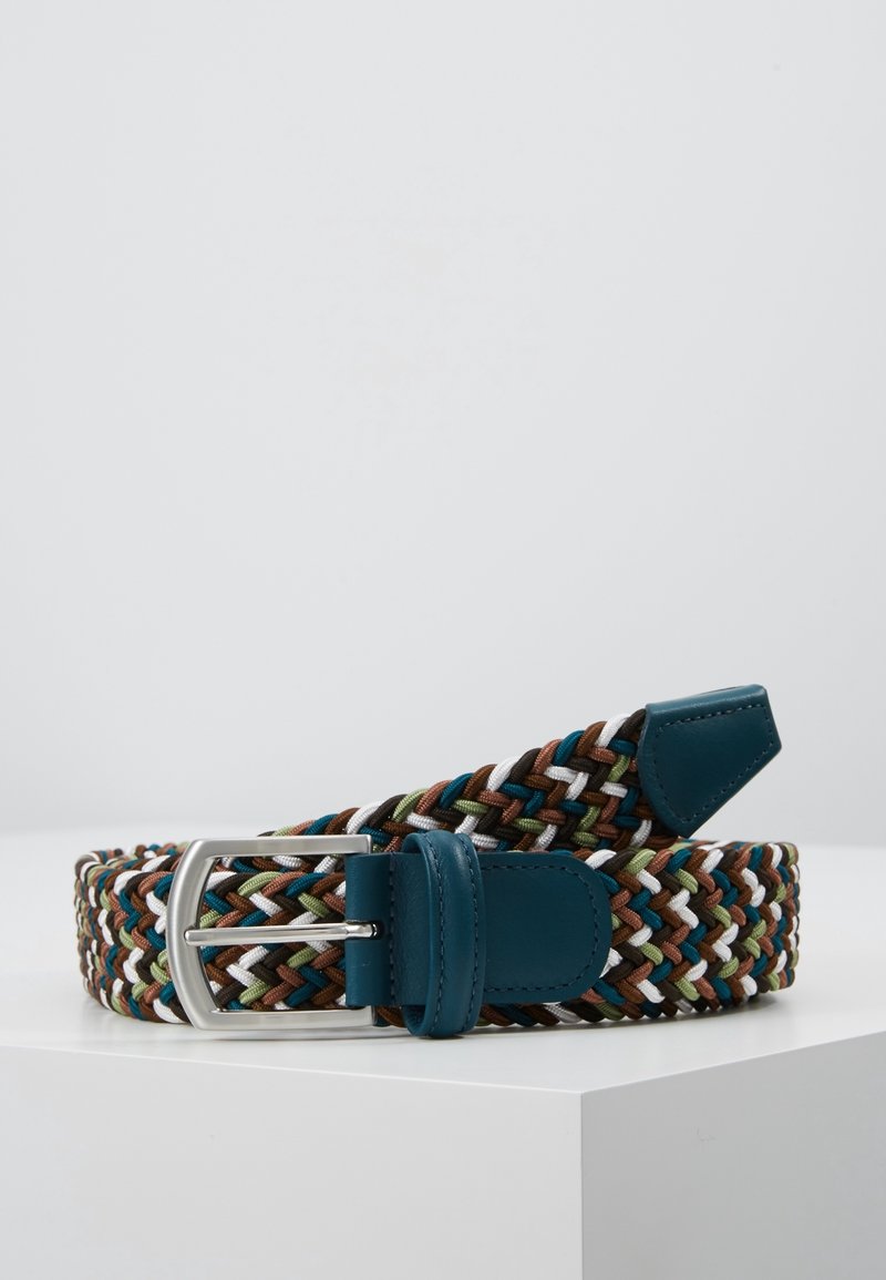Ceinture en tissu tressé avec des brins bleus, marron, verts et blancs, dotée d'une boucle en argent et d'accents en cuir bleu.
