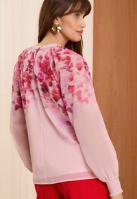 Love & Roses PRINTED CREW NECK-REGULAR FIT - Palaidinė - pink floral