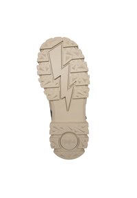 Suela de zapato beige con ranuras profundas, patrones triangulares, un diseño de rayo y un logo circular cerca del talón que dice "Buffalo."