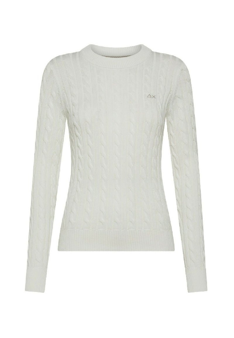 Maglione bianco a lavorazione a maglia con maniche lunghe, scollatura tonda e fondo a coste. Presenta un piccolo logo sulla parte superiore sinistra del petto.