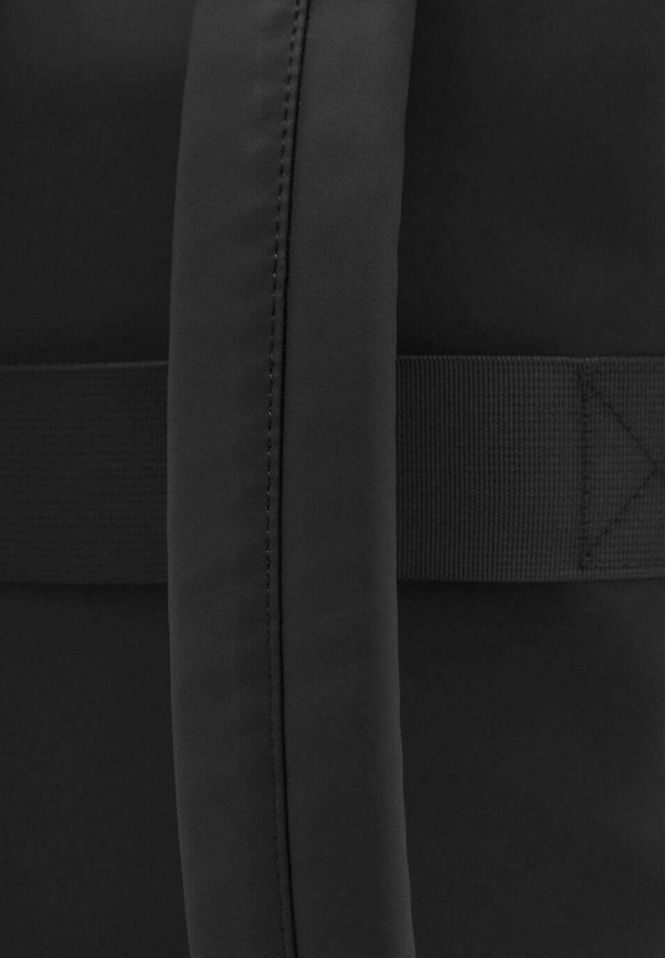 WITH FLAP CLOSURE - Rucksack2