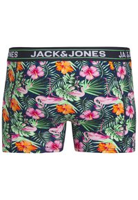 Boxer shorts coloridos con un estampado tropical que incluye flamencos rosas y flores vibrantes sobre un fondo oscuro. La cinturilla elástica presenta el logo.