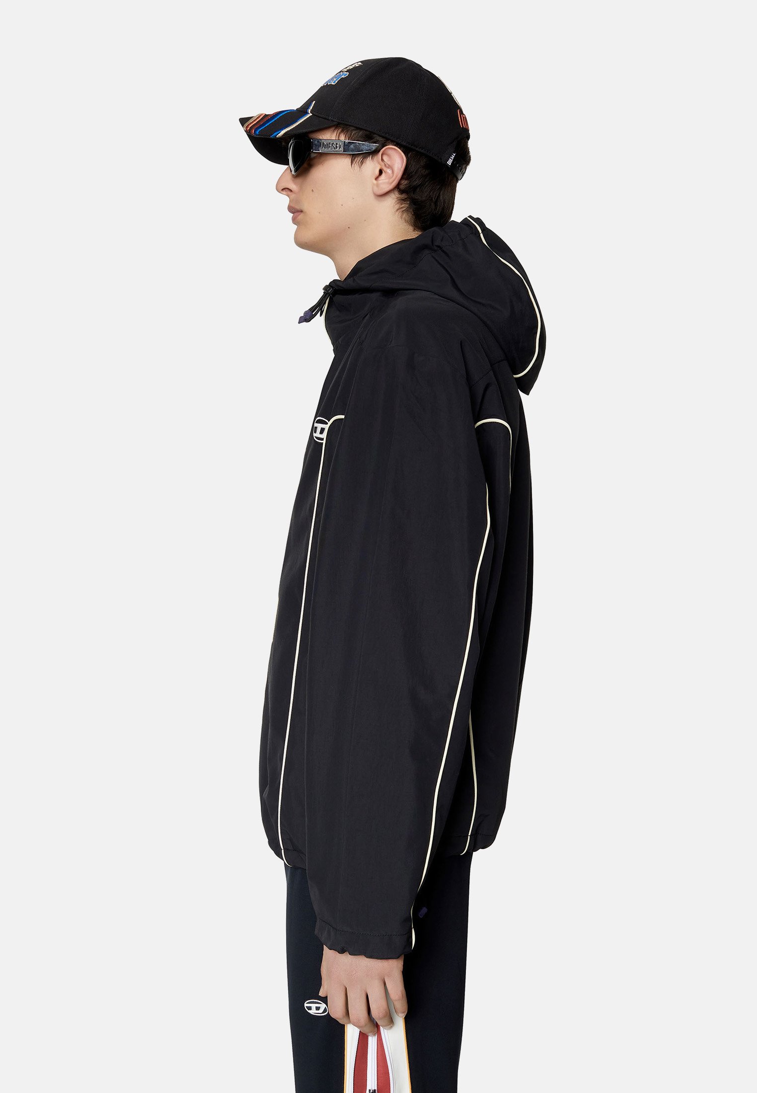 DIESEL J-Hives ブラック ナイロンジャケット Diesel J-Hives ロゴ ウインドブレーカー | ブラック | FARFETCH JP