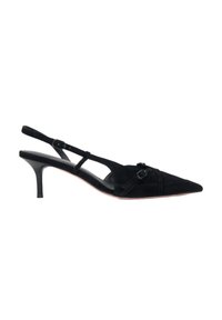 Czarne zamszowe szpilki slingback z ostrym noskiem, cienką obcasem i krzyżującym się paskiem. Posiadają dekoracyjny akcent w postaci klamry.