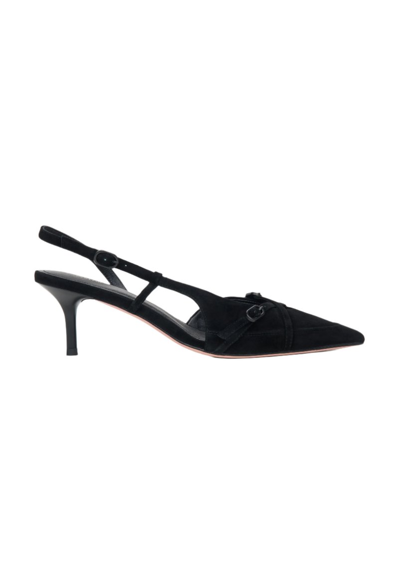 Czarne zamszowe szpilki slingback z ostrym noskiem, cienką obcasem i krzyżującym się paskiem. Posiadają dekoracyjny akcent w postaci klamry.