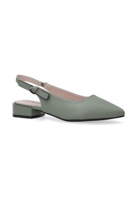 Groene synthetische slingback platte schoen met puntige neus, blokhak, verstelbare band en gladde textuur.