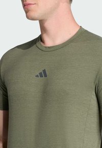 adidas Performance TEE - T-shirt de sport - night cargo