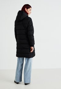 GAP LOGO LONG PUFFER COAT - Vinterkåpe / -frakk - black