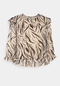 Langærmet bluse i beige med brun abstrakt bladmønster, flæsekant ved skuldrene og flæsekant forneden. Stoffet virker let og let gennemsigtigt.