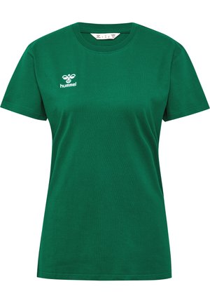 Grünes Baumwoll-T-Shirt mit Rundhalsausschnitt und kurzen Ärmeln. Verfügt über ein weißes Logo auf der linken Brust. Glatte Textur, einfaches Design.