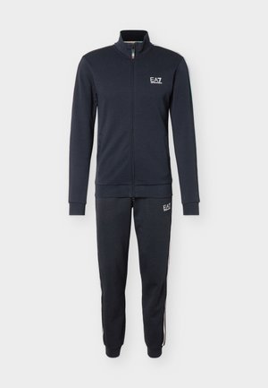 Moška črna trenirka z zadrgo in ujemajoče joggerske hlače z logotipi EA7 Emporio Armani in stranskimi črtami.