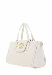 Sac à main en cuir blanc avec ferrures dorées, forme structurée, poignées supérieures et un emblème doré proéminent sur le rabat avant.