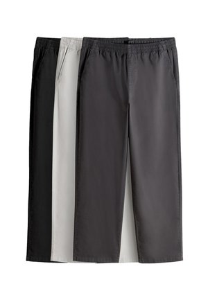 Trei perechi de pantaloni casual cu talie elastică în negru, gri deschis și gri închis, așezate unul lângă altul pe un fundal alb.