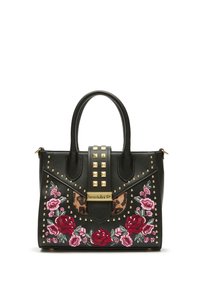 Borsa a mano in pelle nera con ricami floreali, dettagli in stampa leopardata, tracolla borchiata e doppi manici. Presenta una placca con logo dorato.