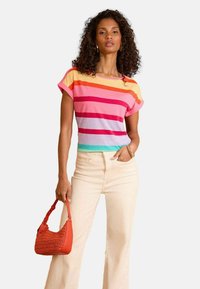 Love & Roses CREW NECK - Apdrukāts T-krekls - pink multi ombre stripe