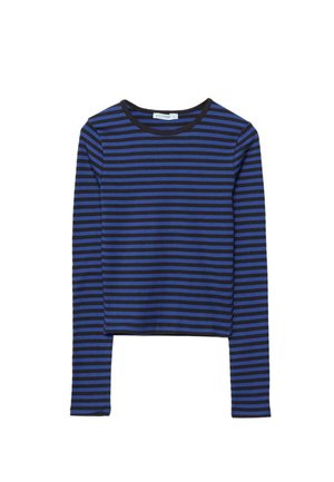 Maglia a maniche lunghe con scollo rotondo e strisce orizzontali blu e nere, realizzata in tessuto morbido, con design aderente e orlo dritto.