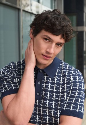 Next, REGULAR FIT-GEO PATTERN SHORT SLEEVE  - Polo - navy blue