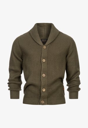 Oliwkowy, dziany kardigan z kołnierzem typu szal, drewnianymi guzikami, ściągaczami przy mankietach i u dołu oraz we wzór teksturowy.