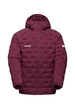 Burgunderfarbene Steppjacke mit gestepptem Muster, Reißverschluss, Kapuze und Logo auf der Brust, entworfen für Wärme und den Einsatz im Freien.