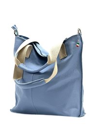 Leren schoudertas in lichtblauw met beige canvas hengsels en een klein charm in de vorm van de Italiaanse vlag. Beschikt over een gestructureerd oppervlak en een ruime indeling.