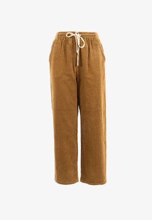 Pantalones de pana en un cálido color marrón, con un corte relajado, cinturilla elástica con cordón y textura acanalada visible.