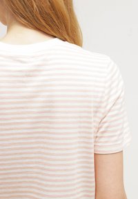 Selected Femme T-shirt estampada - cameo rose