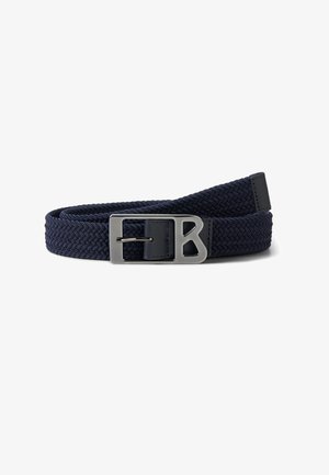 Ceinture en tissu tissé bleu marine avec une boucle en métal argenté comportant une lettre "B" découpée sur fond blanc.