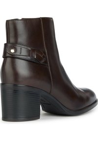 Geox NEW ASHEEL - Stivaletti - coffee