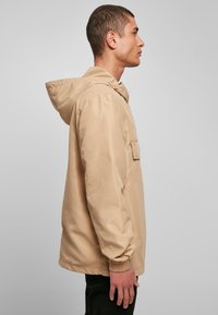 Urban Classics Vjetrovka - unionbeige