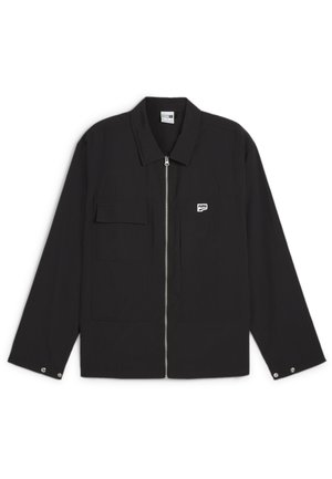 Musta vetskari, jossa on pistekaulus, kaksi etutaskua ja pieni logopatch rinnan kohdalla. Kangas on sileäpintainen.