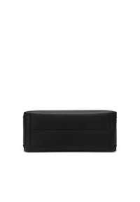 Base rectangulaire noire en cuir de sac avec coutures visibles et coins structurés sur fond blanc.