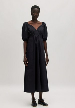 Schwarzes Midi-Kleid aus Baumwolle mit Puffärmeln und V-Ausschnitt, mit einer gerafften Taille und einem vollständigen, fließenden Rock.