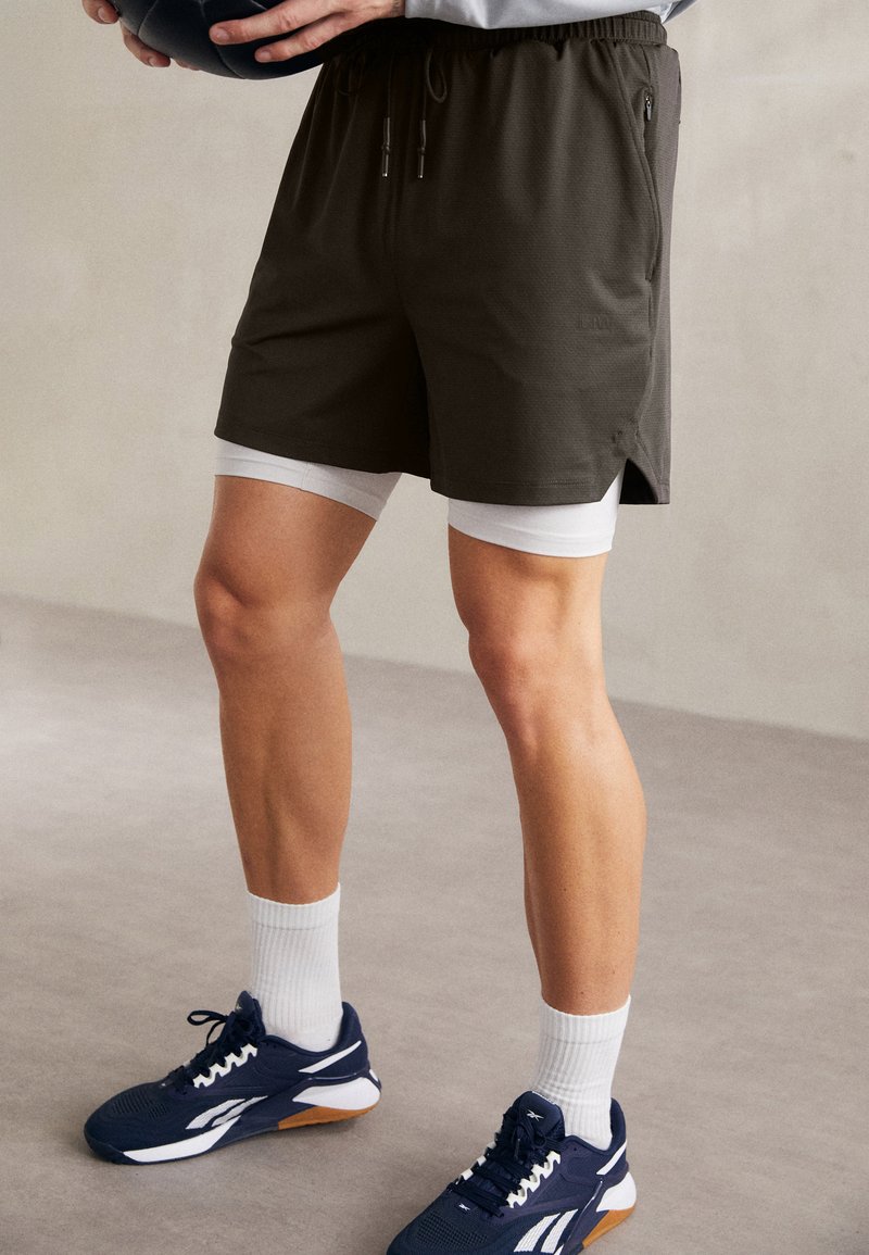 ICANIWILL STRIDE - 2-in-1-shortsit - charcoal