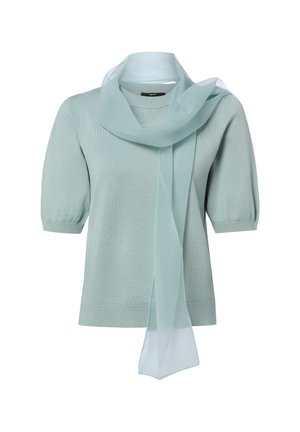 Haut en maille bleu clair à manches courtes avec une écharpe fine assortie bleu clair drapée autour du cou, sur fond blanc.
