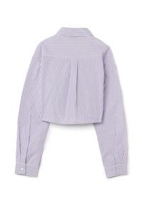 Camicia abbottonata tagliata in lavanda con strisce verticali bianche, maniche lunghe, colletto classico e polsini abbottonati.