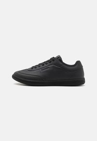 LACE UP - Joggesko - triple black