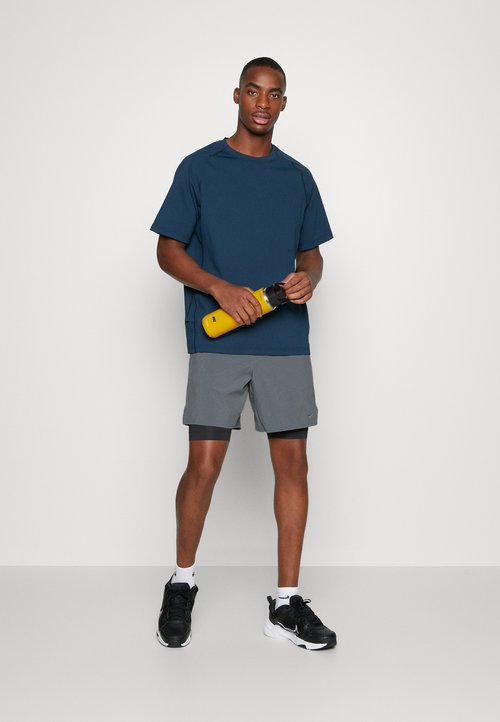 Nike M NK DF UNLIMITED WVN 7IN 2IN1 - 2-in-1 shorts - smoke grey/dark smoke grey/black — photo 5