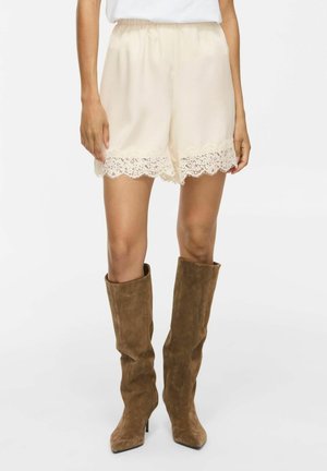 VILA Short - birch