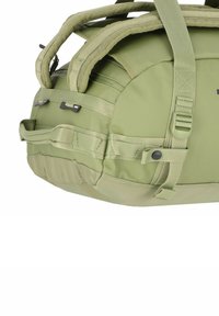 Borsone verde realizzato in nylon resistente, con spallacci regolabili, due manici, superficie testurizzata e accessori a fibbia per una chiusura sicura.