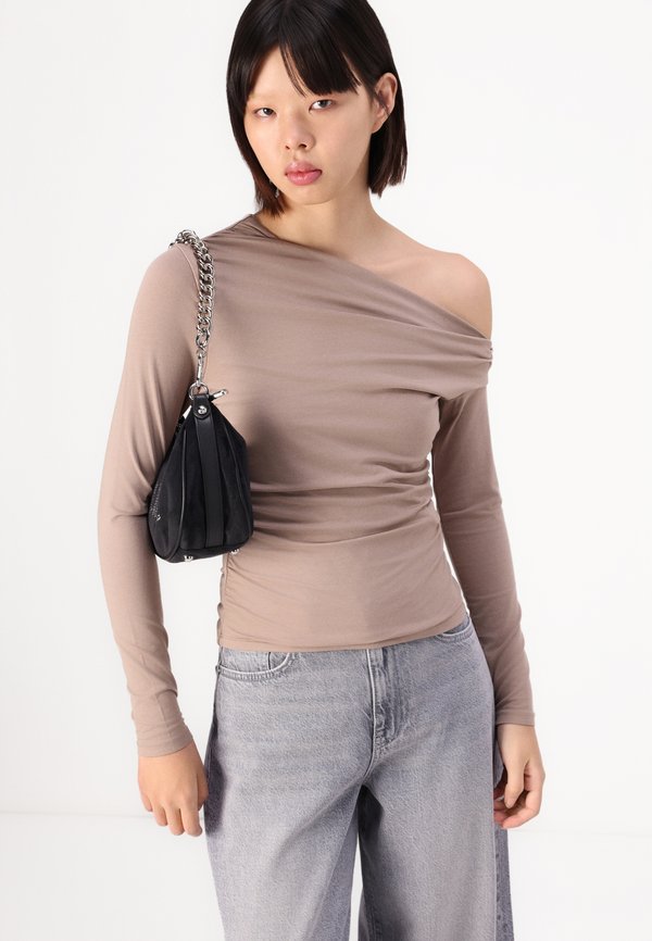 Long-Sleeve Off-The-Shoulder Draped Top - Long sleeved top2