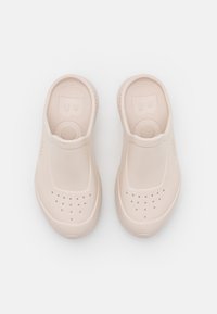 BOSS TITANIUM UNISEX - Mulas - open white