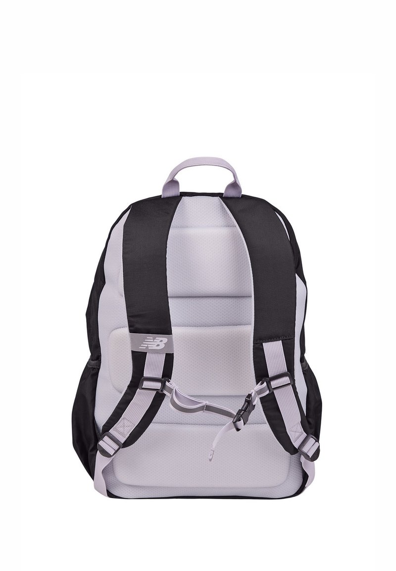 Schwarzer und grauer Rucksack mit gepolstertem Rückenteil, verstellbaren Riemen und einem Tragegriff oben. Verfügt über ein Logo auf der Vorderseite und eine strukturierte Oberfläche.