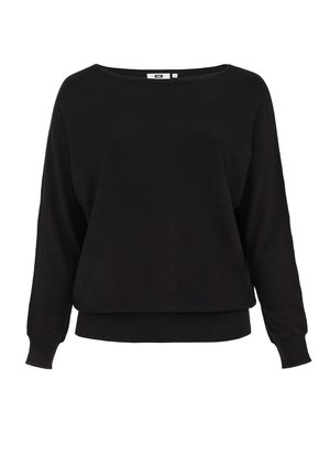 Juodas per didelis megztinis su plačiu laivapriekio kaklu. Pagamintas iš švelnios medžiagos, turi ilgas rankoves ir banguotą apatinę dalį. Nėra matomų raštų ar akcentų.