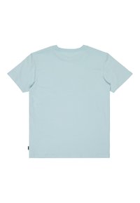 Himmelblaues Baumwoll-T-Shirt, kurze Ärmel, runder Halsausschnitt, schlichte Rückseite und kleines Logo-Etikett auf der linken unteren Seite.