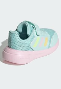 adidas Performance TENSAUR UNISEX - Silniční běžecké boty - semi flash aqua   orange tint   clear pink