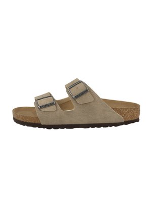 Beigen sävyinen avoin sandaali, jossa kaksi säädettävää remmiä, metalliset soljet, korkkipohja ja musta kumipohja.