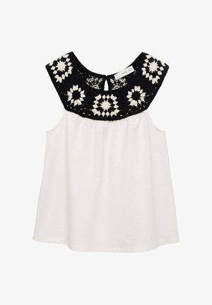 Witte mouwloze top met een zwart, gehaakt bloemenpatroon op de schouder. Zachte stof met een losse pasvorm en een geraffineerde taille.